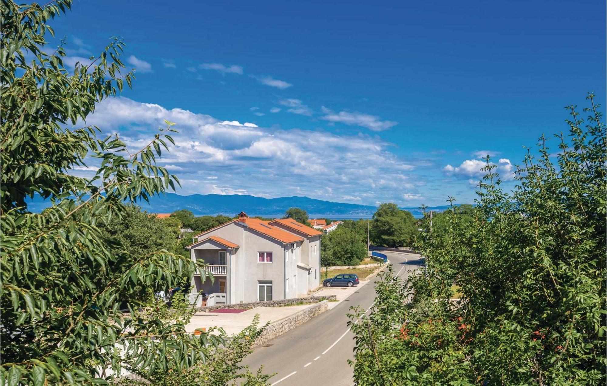 Cozy Apartment In Malinska Dubasnica With Wifi Esterno foto